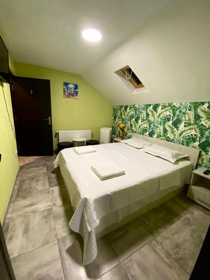 Vila Amalia Muntii Macinului Esterno foto