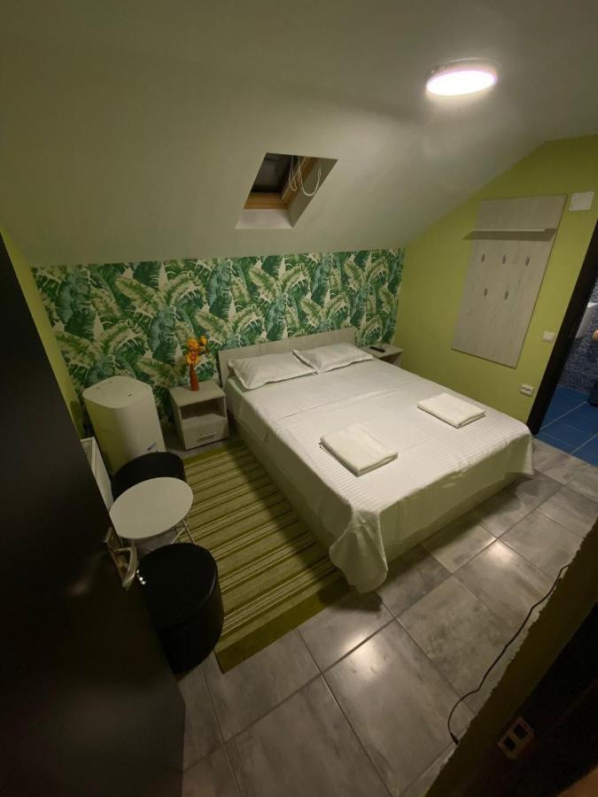 Vila Amalia Muntii Macinului Esterno foto